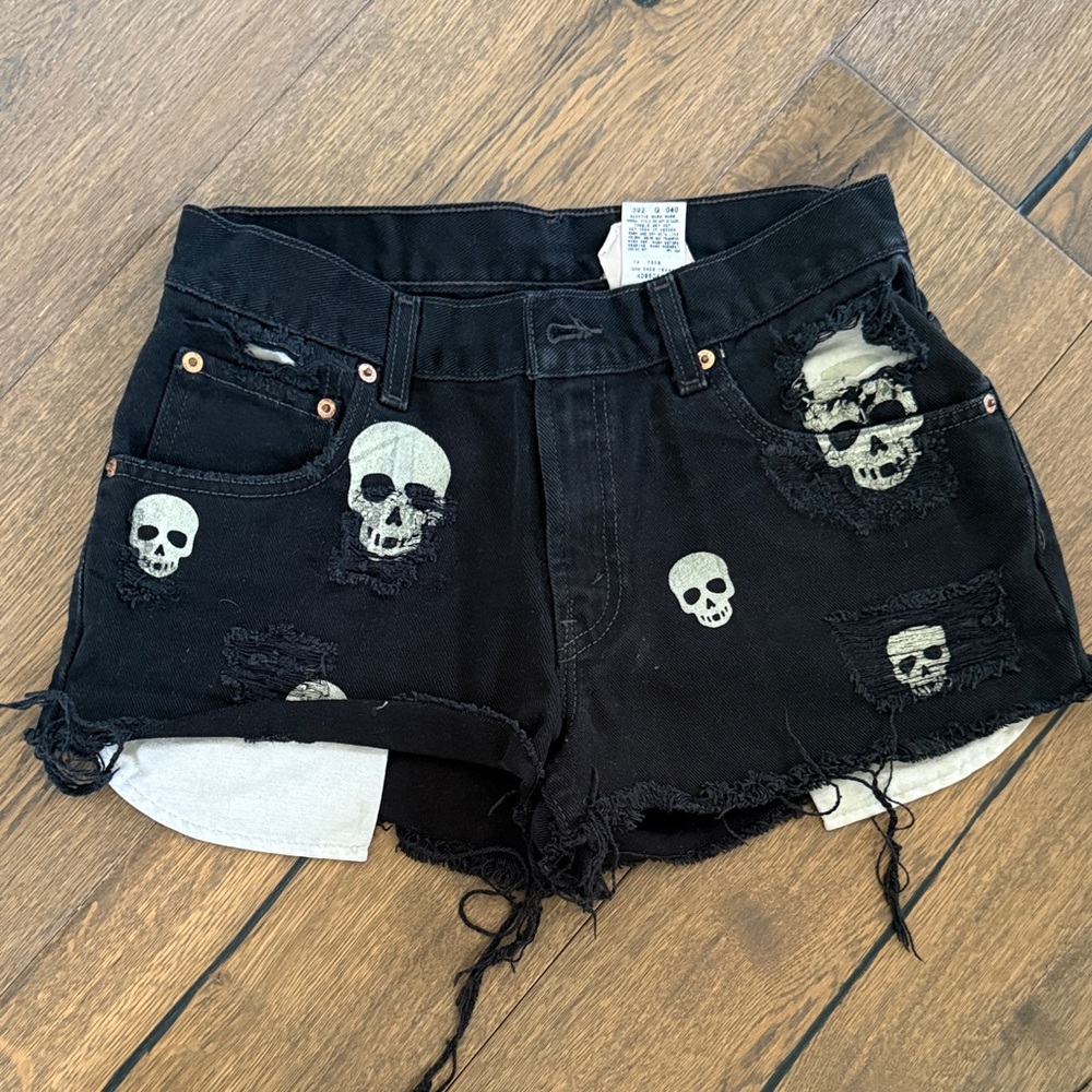 Edgy Black Skull Print Jean Shorts